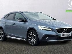 Blue Used 2019 Volvo V40 Pro Hatchback | £14,399 (Fair price)