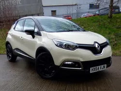 Cream/black Used 2014 Renault Captur Dynamique SUV | £7,650 (Fair price)