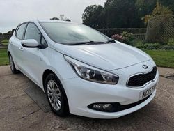 White Used 2015 Kia Ceed Hatchback | £2,499 (Good price)