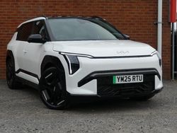 White Used 2025 Kia EV3 GT-Line S SUV | £34,225 (Good price)