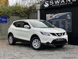 White Used 2015 Nissan Qashqai Visia SUV | £5,995 (Good price)