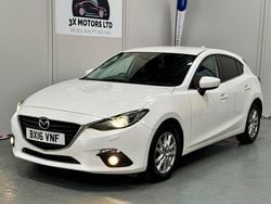 White Used 2016 Mazda 3 Hatchback | £5,990 (Good price)