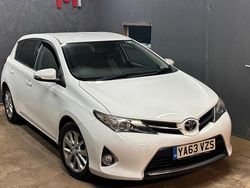 Used 2014 Toyota Auris | £4,490 (Good price)