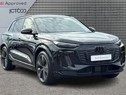 Black Used 2025 Audi Q6 e-tron Advanced SUV | £60,500 (Fair price)