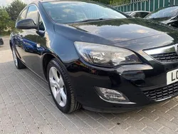 Black Used 2011 Vauxhall Astra SRi Hatchback | £1,711 (Fair price)