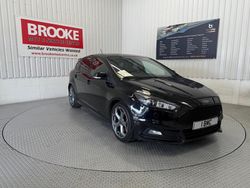 Black Used 2017 Ford Focus ST Hatchback | £13,490 (Fair price)