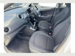 White Used 2019 Hyundai i10 Premium Hatchback | £8,995 (Good price)