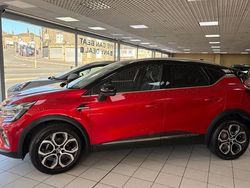 Red/black Used 2022 Renault Captur Techno SUV | £13,995 (Fair price)