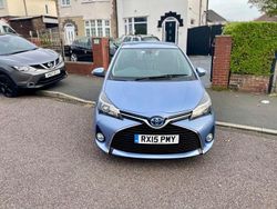 Blue Used 2015 Toyota Yaris Hybrid Hatchback | £6,800 (Fair price)