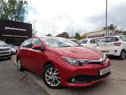 Red Used 2016 Toyota Auris Business Edition Hatchback | £3,990 (Super price)