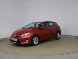Red Used 2014 Toyota Auris Hatchback | £5,795 (Fair price)