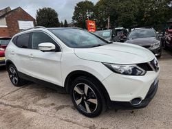 White Used 2017 Nissan Qashqai N-Vision SUV | £8,690 (Good price)