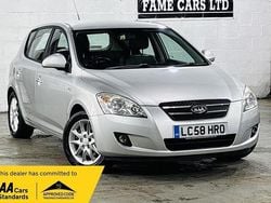 Silver Used 2008 Kia Ceed 2 Hatchback | £2,000 (Good price)
