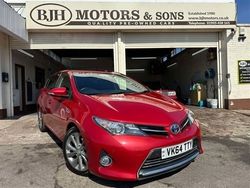 Red Used 2014 Toyota Auris Hatchback | £7,495 (Fair price)