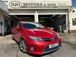 Red Used 2014 Toyota Auris Hatchback | £7,495 (Good price)