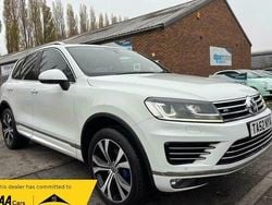 White Used 2016 VW Touareg R-line SUV | £15,995 (Fair price)