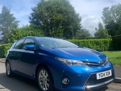 Blue Used 2014 Toyota Auris Hatchback | £5,295 (Good price)