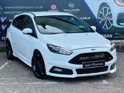 White Used 2016 Ford Focus ST Hatchback | £10,150 (Fair price)