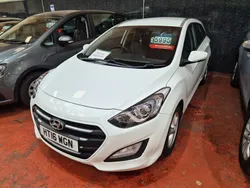 White Used 2016 Hyundai i30 SE Estate | £5,995 (Fair price)