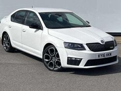 Candy white Used 2016 Skoda Octavia vRS Hatchback | £14,995 (Fair price)