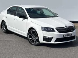 Candy white Used 2016 Skoda Octavia vRS Hatchback | £15,995 (Fair price)