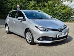 Silver Used 2018 Toyota Auris Hybrid Hatchback | £11,295 (Fair price)