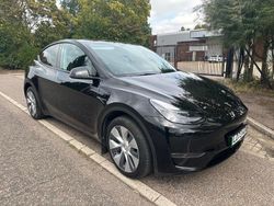 Black Used 2024 Tesla Model Y Long Range AWD SUV | £29,299 (Fair price)