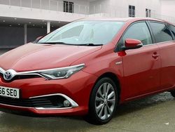 Used 2016 Toyota Auris Hybrid | £9,985 (Fair price)
