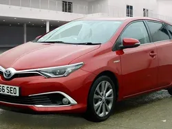 Used 2016 Toyota Auris Hybrid | £9,985 (Fair price)