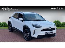 White Used 2022 Toyota Yaris Hybrid Design SUV | £18,974 (Fair price)