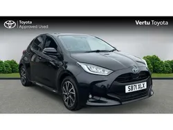 Black Used 2022 Toyota Yaris Hybrid Design Hatchback | £16,290 (Fair price)