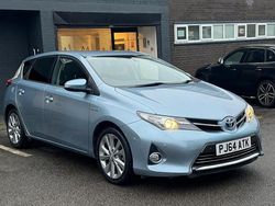 Used 2014 Toyota Auris Hybrid | £10,595 (Fair price)