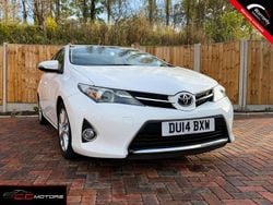 White Used 2014 Toyota Auris Hatchback | £4,900 (Good price)
