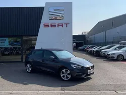 Midnight black Used 2022 Seat Leon FR Hatchback | £14,990 (Fair price)