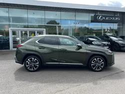 Green New 2025 Lexus UX 300h SUV | £41,985 (Fair price)