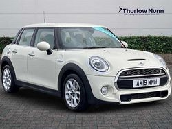 White Used 2019 Mini Cooper S Classic Hatchback | £15,406 (Good price)