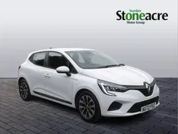 White Used 2022 Renault Clio V Iconic Hatchback | £12,300 (Fair price)
