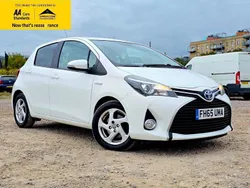 White Used 2016 Toyota Yaris Hybrid Hatchback | £9,588 (Fair price)