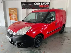 Red Used 2015 Vauxhall Combo MPV | £3,999 (Fair price)