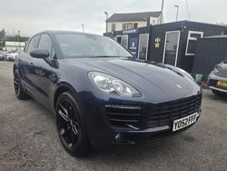Blue Used 2015 Porsche Macan SUV | £20,995 (Fair price)