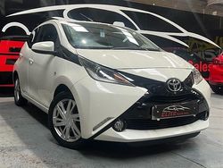 White Used 2014 Toyota Aygo x-press Hatchback | £3,750 (Fair price)