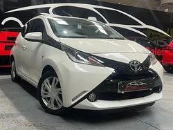 White Used 2014 Toyota Aygo x-press Hatchback | £3,910 (Fair price)