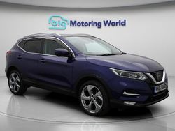 Blue Used 2017 Nissan Qashqai Tekna SUV | £9,409 (Fair price)