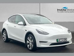 Solid white Used 2022 Tesla Model Y Long Range AWD SUV | £25,500 (Fair price)