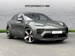 Green Used 2025 Porsche Macan SUV | £93,990