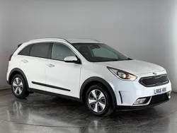 White Used 2016 Kia Niro 2 SUV | £10,300 (A bit pricey)