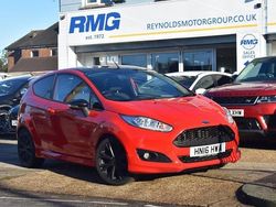 Red Used 2016 Ford Fiesta Zetec Hatchback | £5,600 (Fair price)
