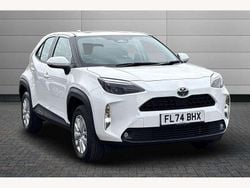 White Used 2024 Toyota Yaris Hybrid SUV | £21,351 (Good price)