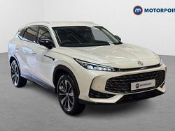 White New 2025 MG HS Trophy SUV | £22,799 (Fair price)