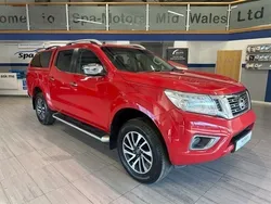 Red Used 2017 Nissan Navara Tekna Pickup | £14,388 (Fair price)